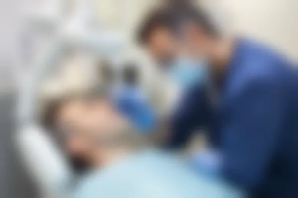 梧州蓝天口腔医院种植牙费用为8000元起，现在优惠价格仅需6800元起，机会难得，抓紧时间！